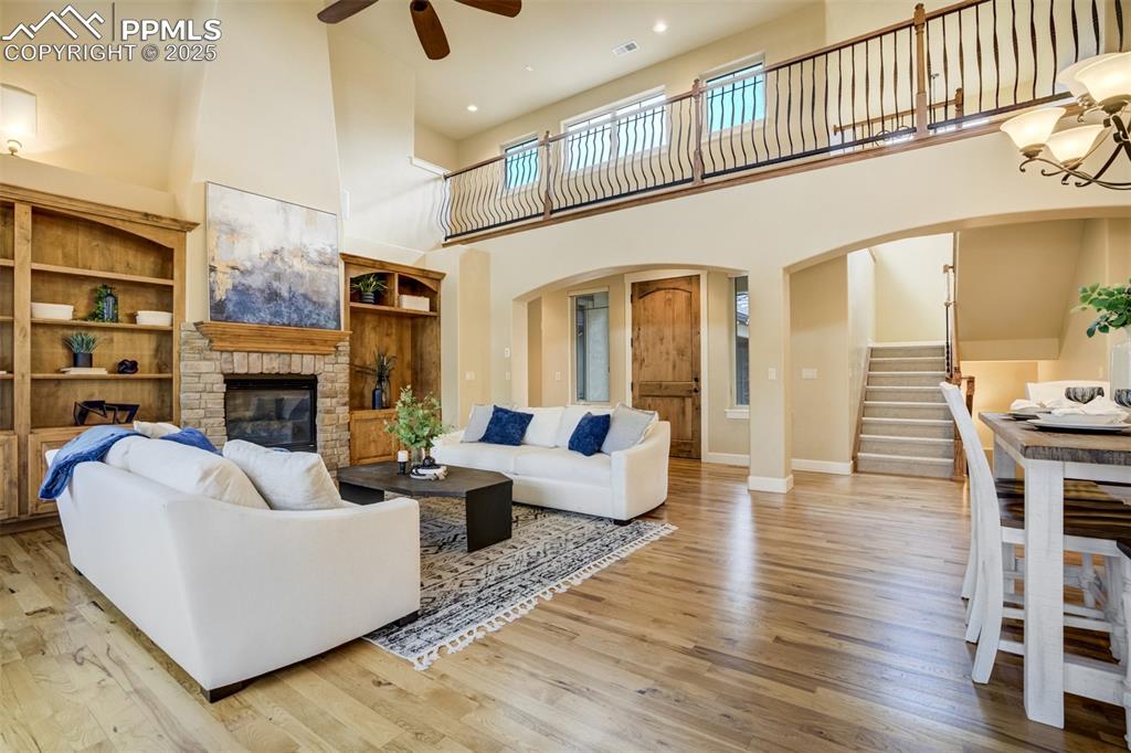 Image 9 of 50: Living Room