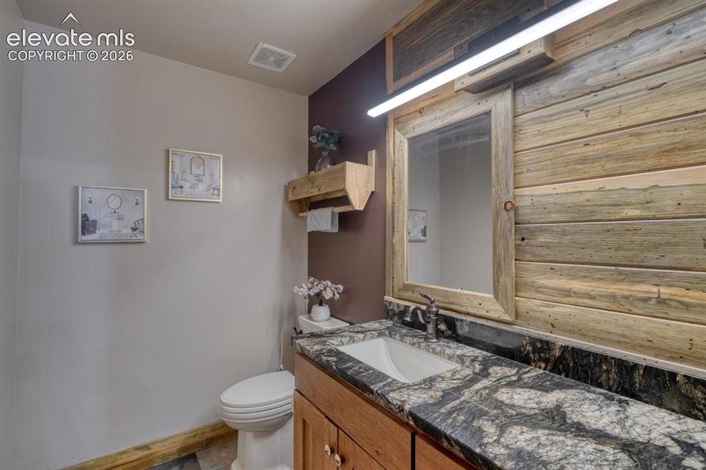 Image 19 of 43: Kitchen