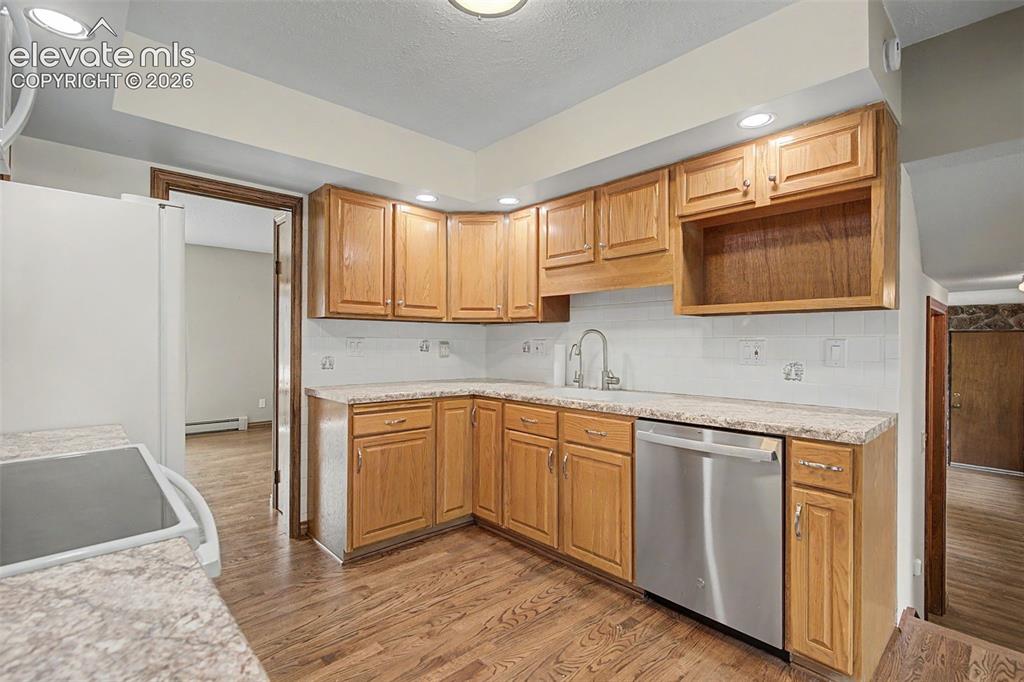 Image 12 of 29: Kitchen