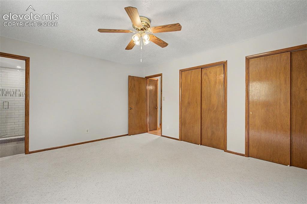 Image 18 of 29: Bedroom