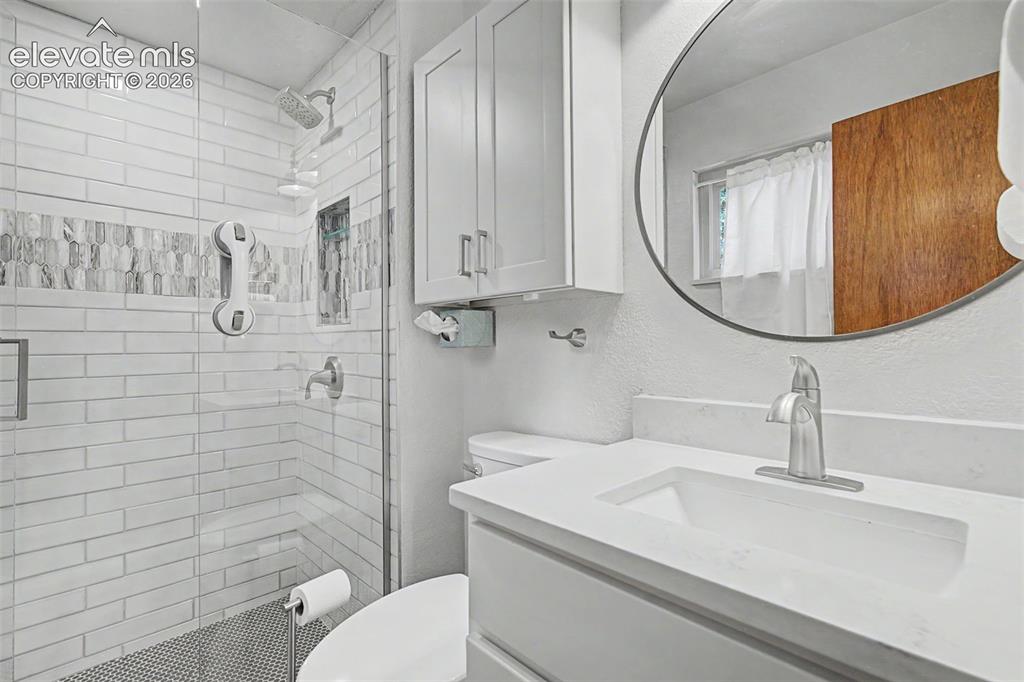 Image 19 of 29: Bathroom