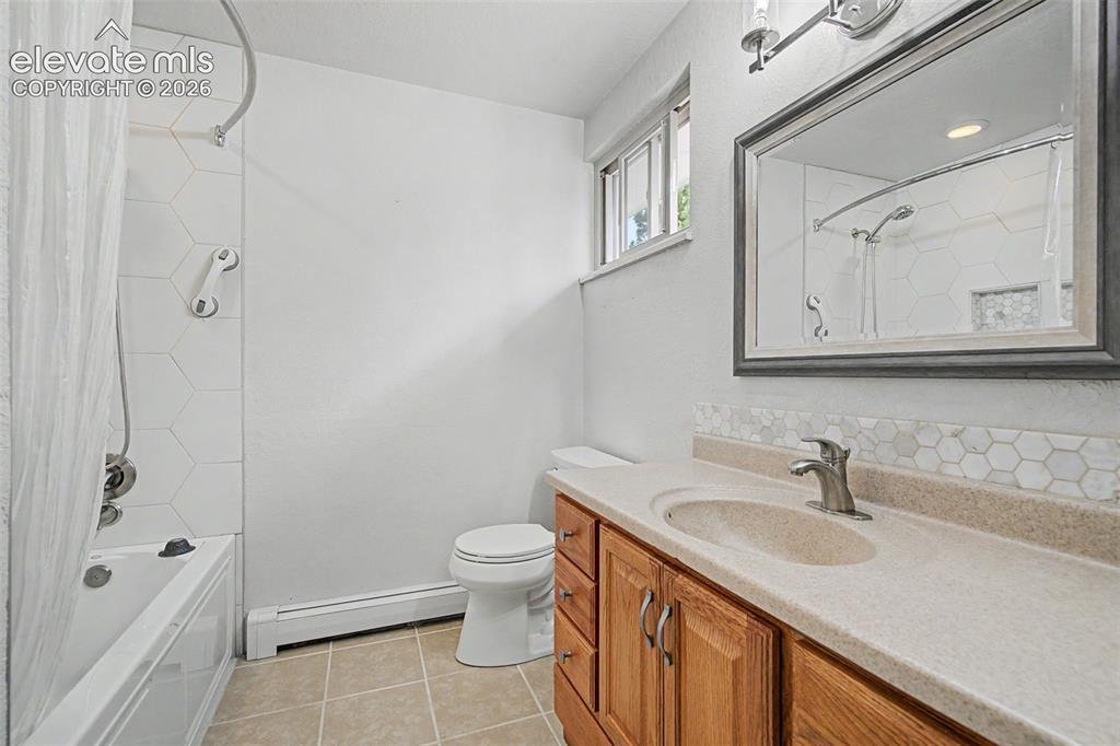 Image 21 of 29: Bathroom