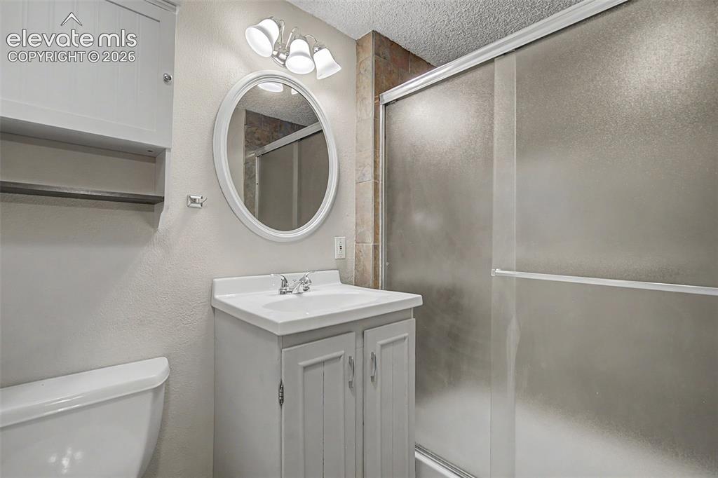 Image 25 of 29: Bathroom