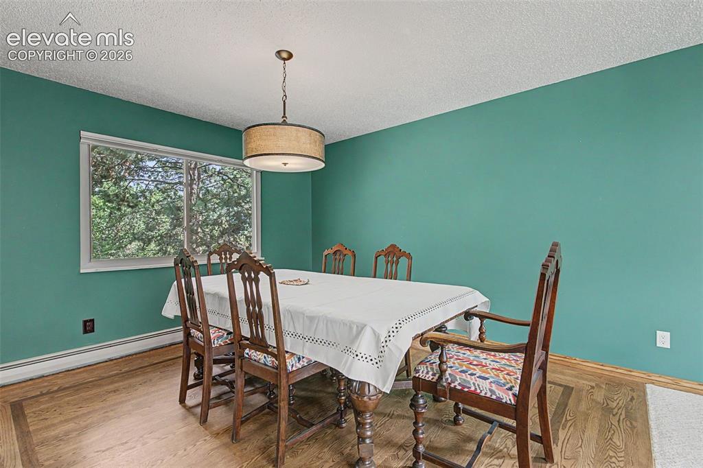 Image 9 of 29: Dining Area