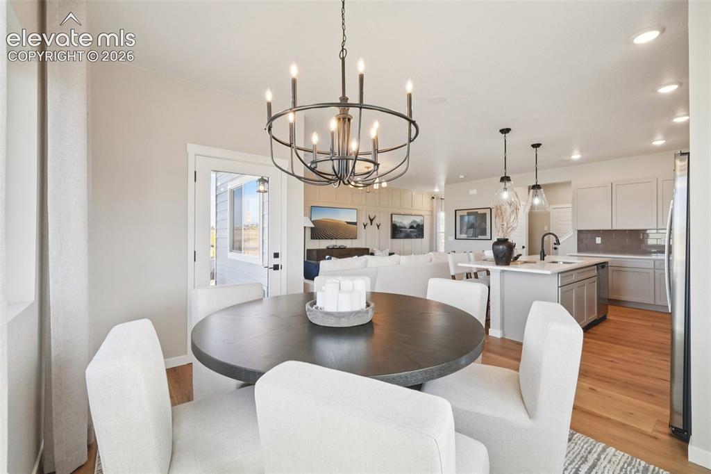 Image 10 of 50: Dining Area