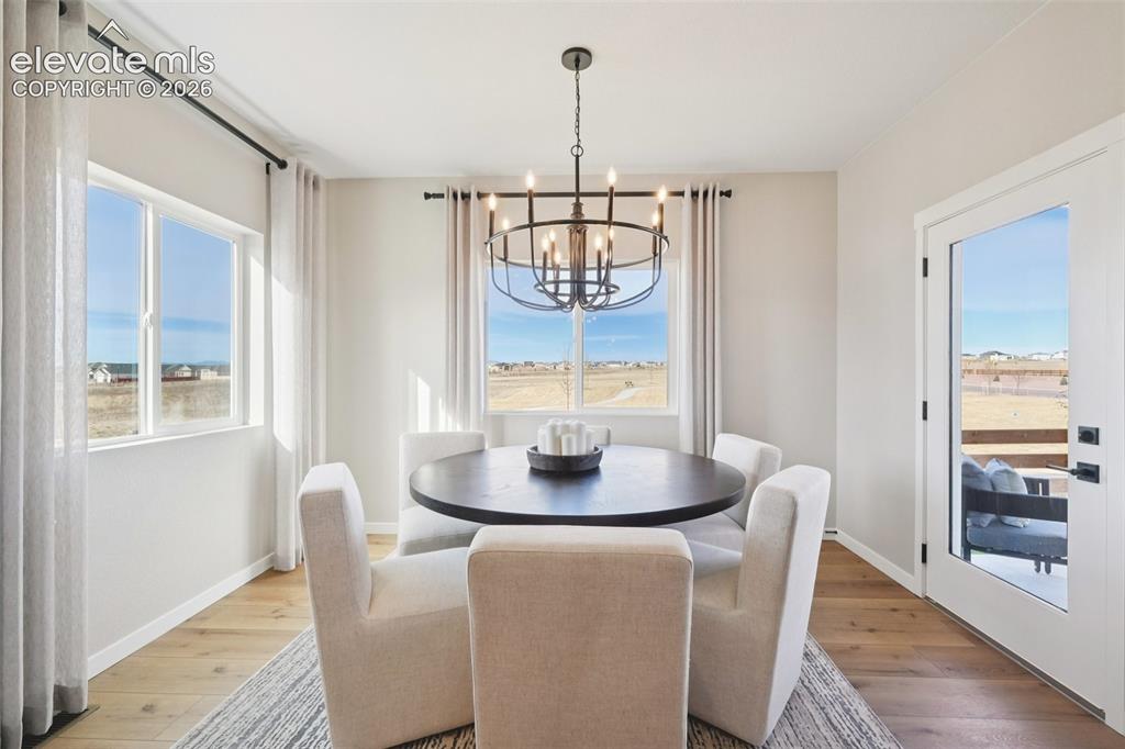 Image 12 of 50: Dining Area