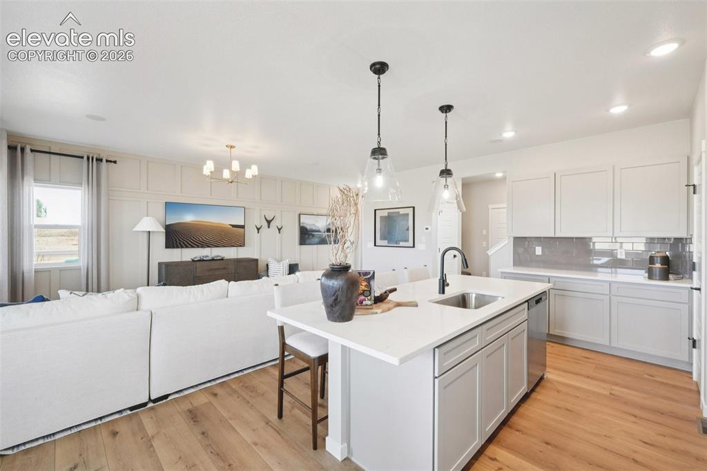Image 15 of 50: Kitchen