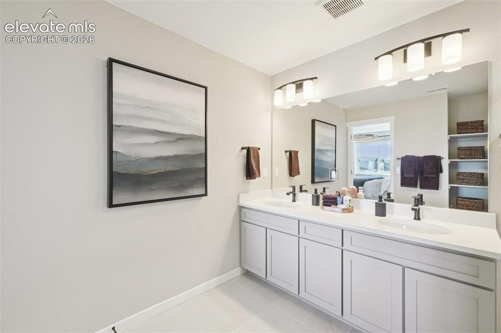 Image 46 of 50: Bathroom