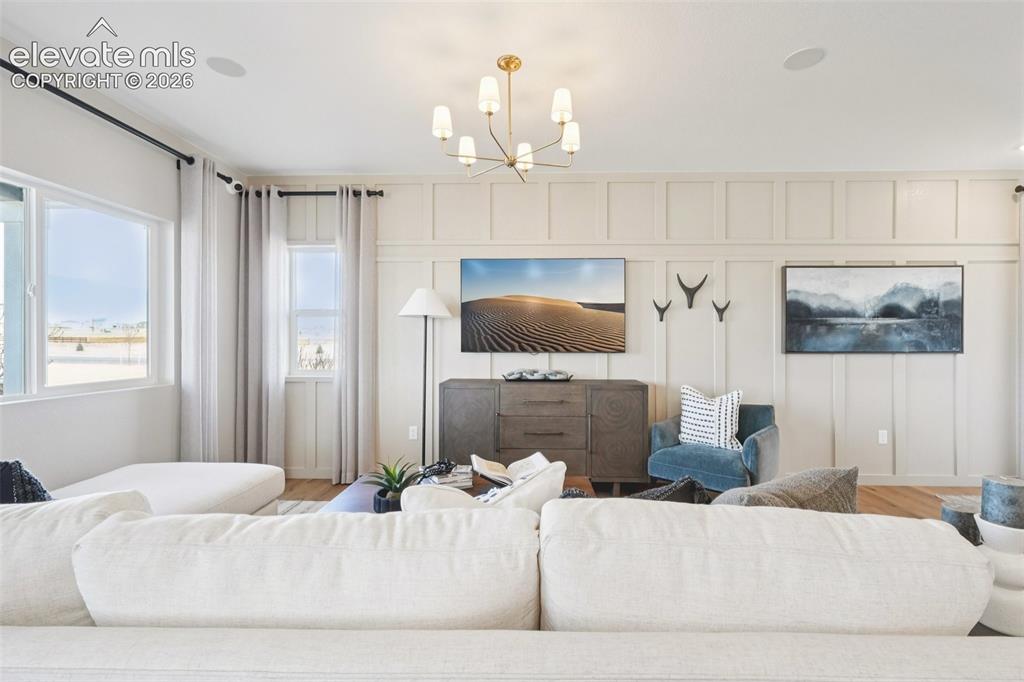 Image 8 of 50: Living Room