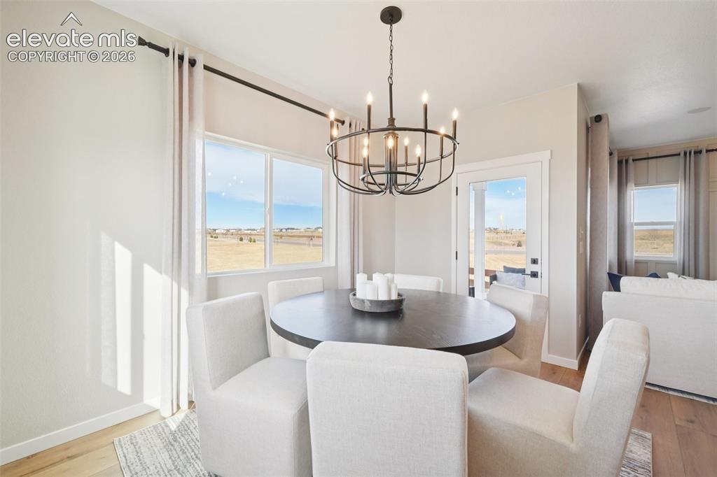 Image 9 of 50: Dining Area
