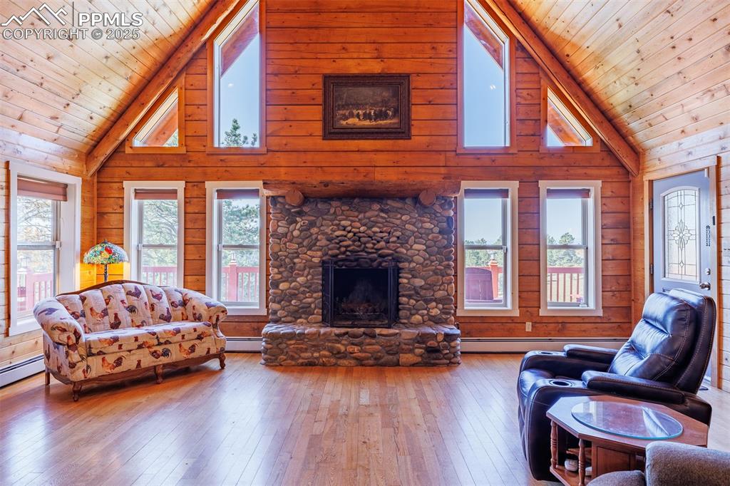 Image 6 of 26: Great Room