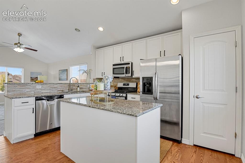 Image 11 of 46: Kitchen