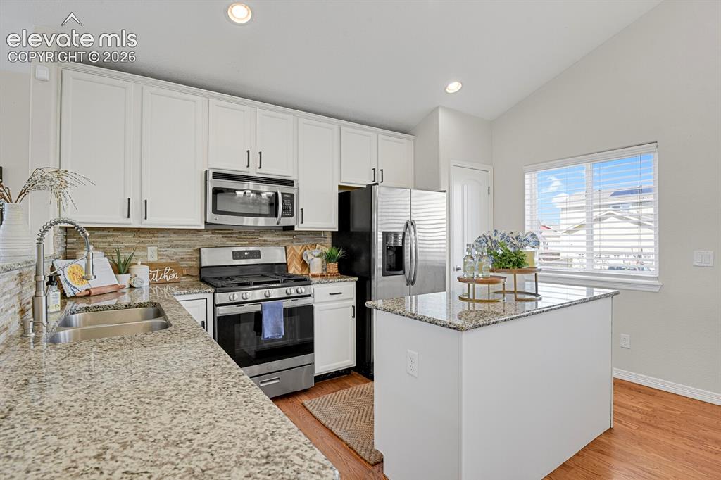 Image 14 of 46: Kitchen