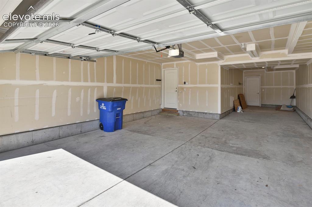 Image 41 of 46: Garage