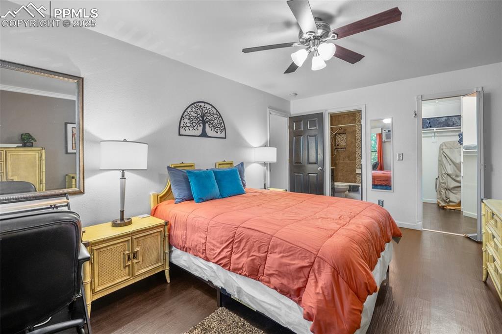 Image 13 of 20: Bedroom