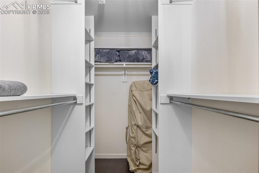 Image 15 of 20: Closet