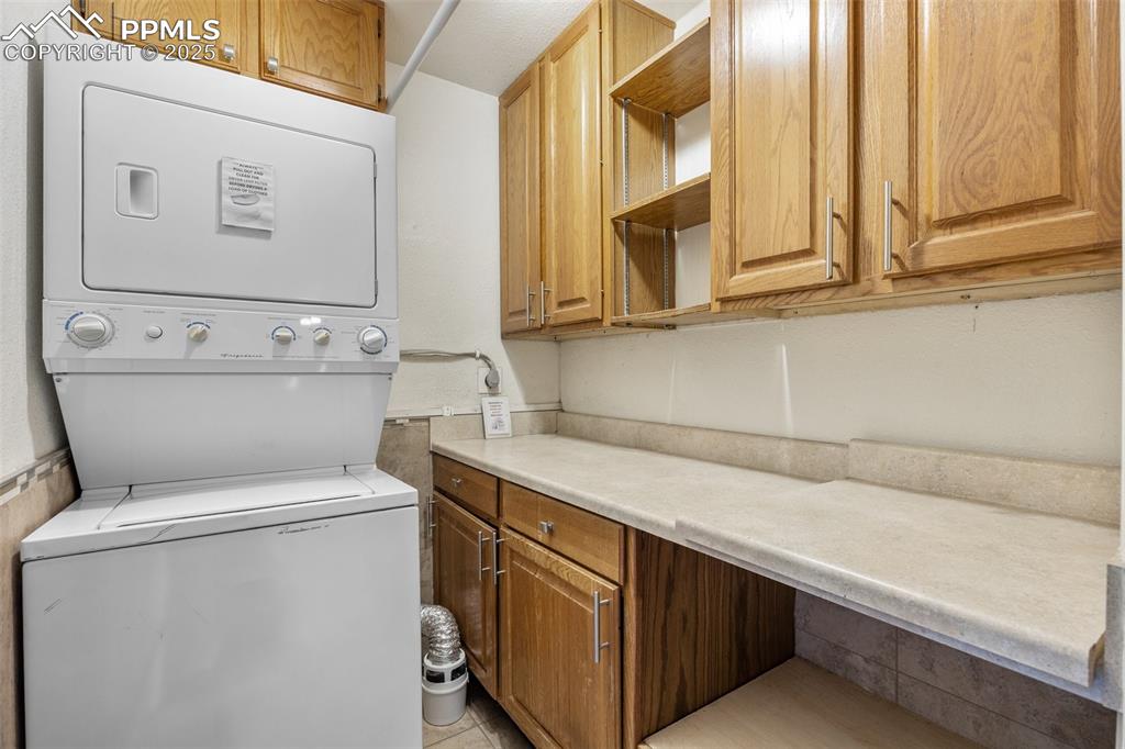 Image 17 of 20: Laundry