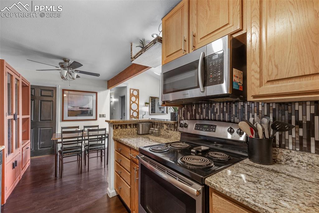 Image 8 of 20: Kitchen