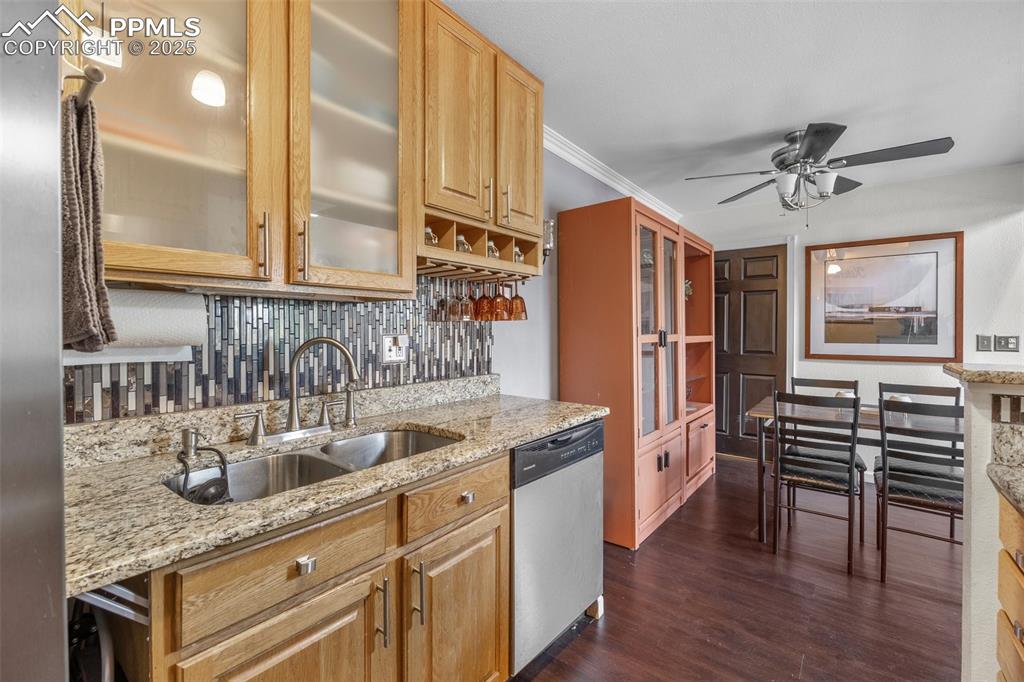 Image 9 of 20: Kitchen