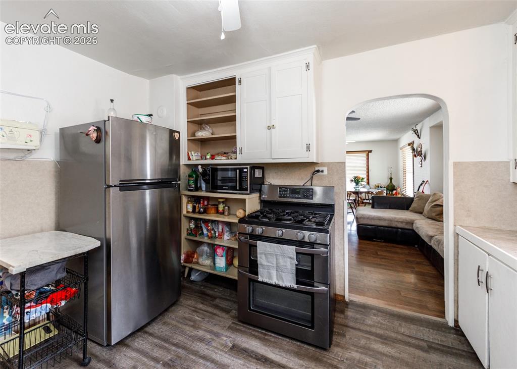 Image 13 of 42: Kitchen