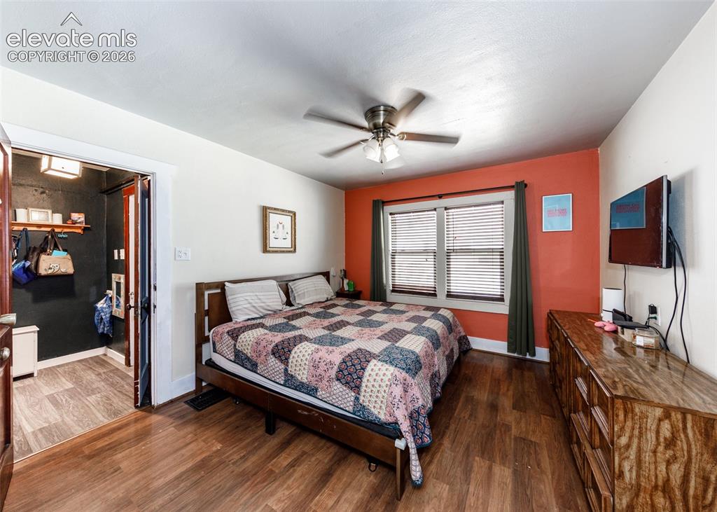 Image 18 of 42: Bedroom