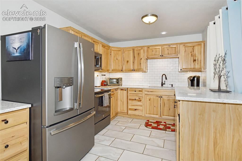 Image 10 of 22: Additonal kitchen angle
