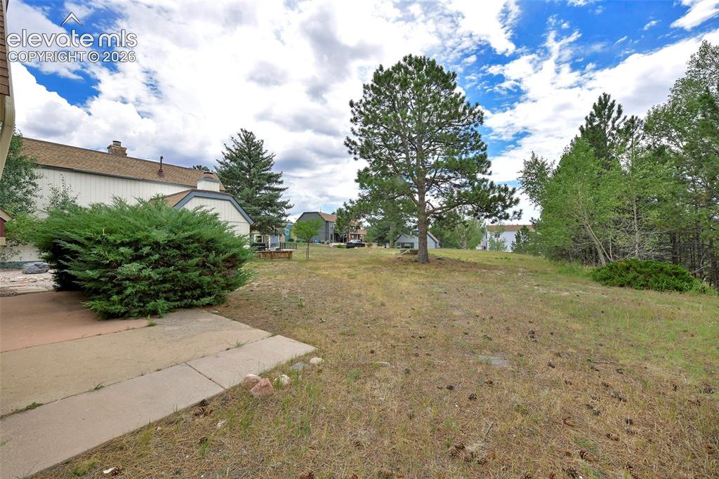 Image 20 of 22: Open outdoor/common area