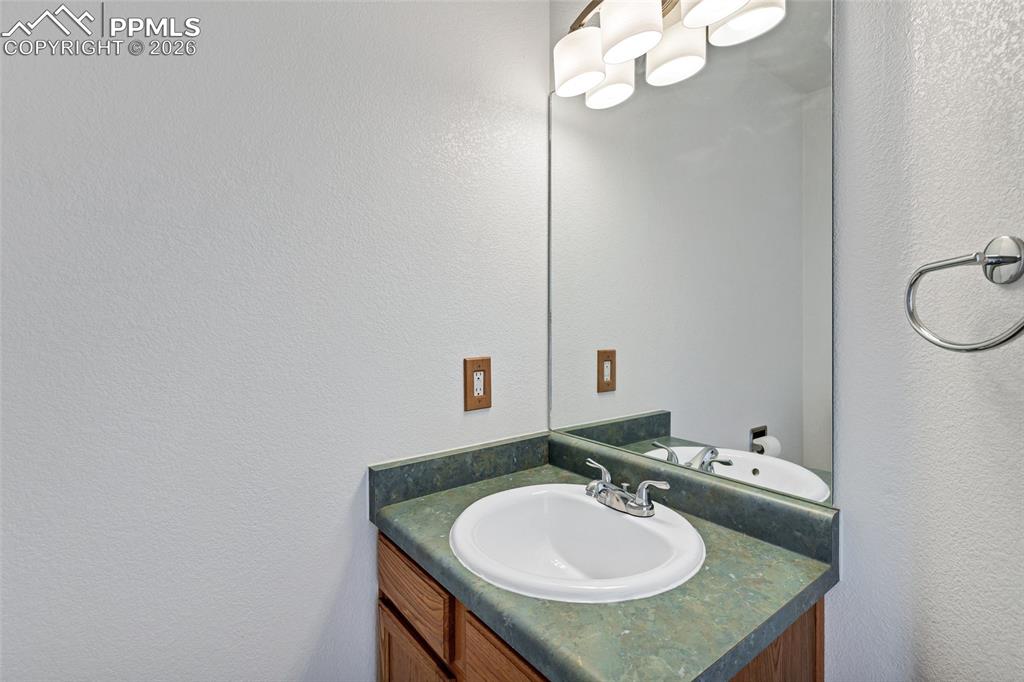 Image 17 of 50: Bathroom