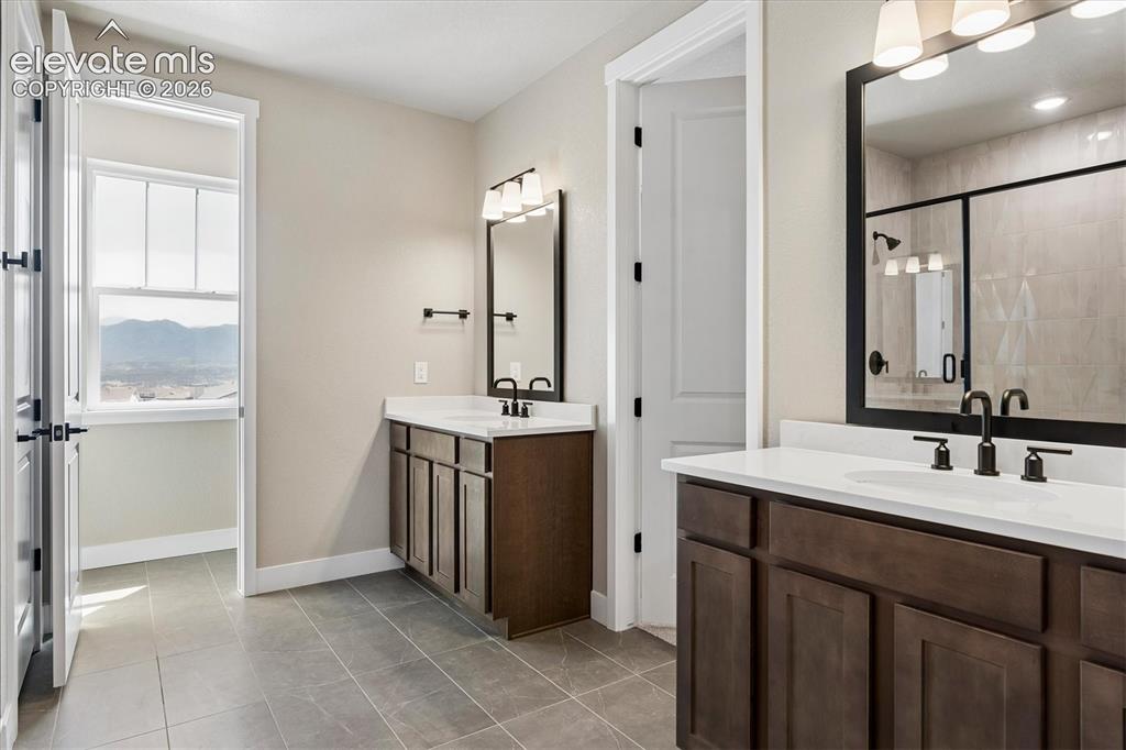 Image 13 of 24: Bathroom