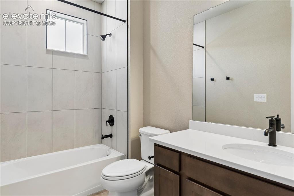 Image 15 of 24: Bathroom