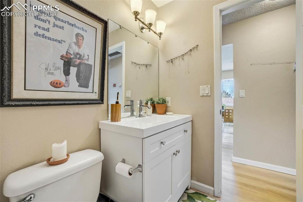 Image 15 of 18: Bathroom
