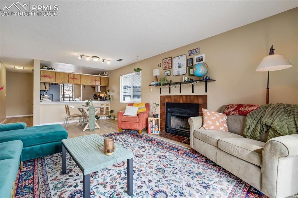 Image 5 of 18: Living Room