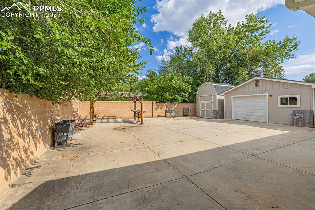 Image 3 of 28: Patio