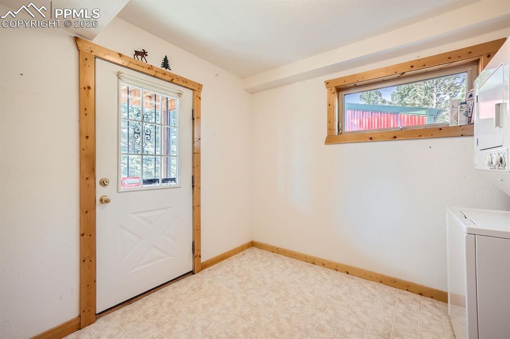 Image 15 of 21: Entry