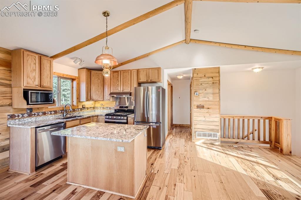 Image 6 of 21: Kitchen