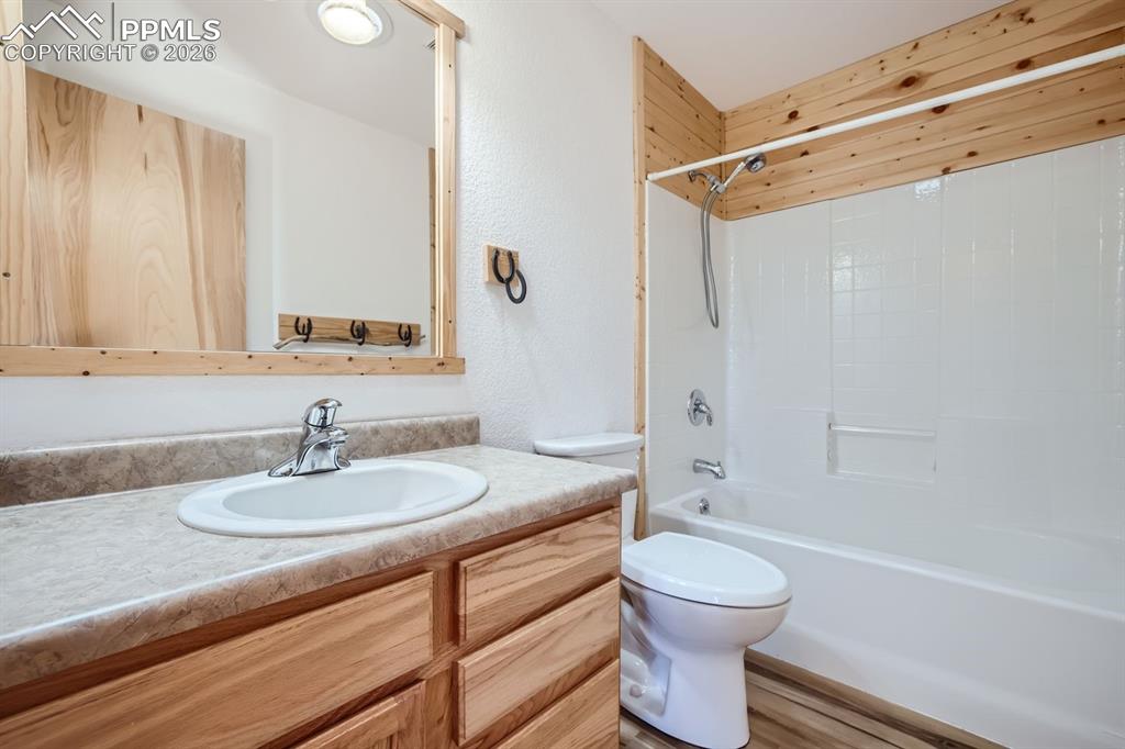 Image 9 of 21: Bathroom