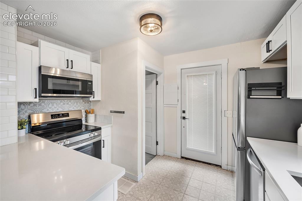 Image 6 of 30: Kitchen