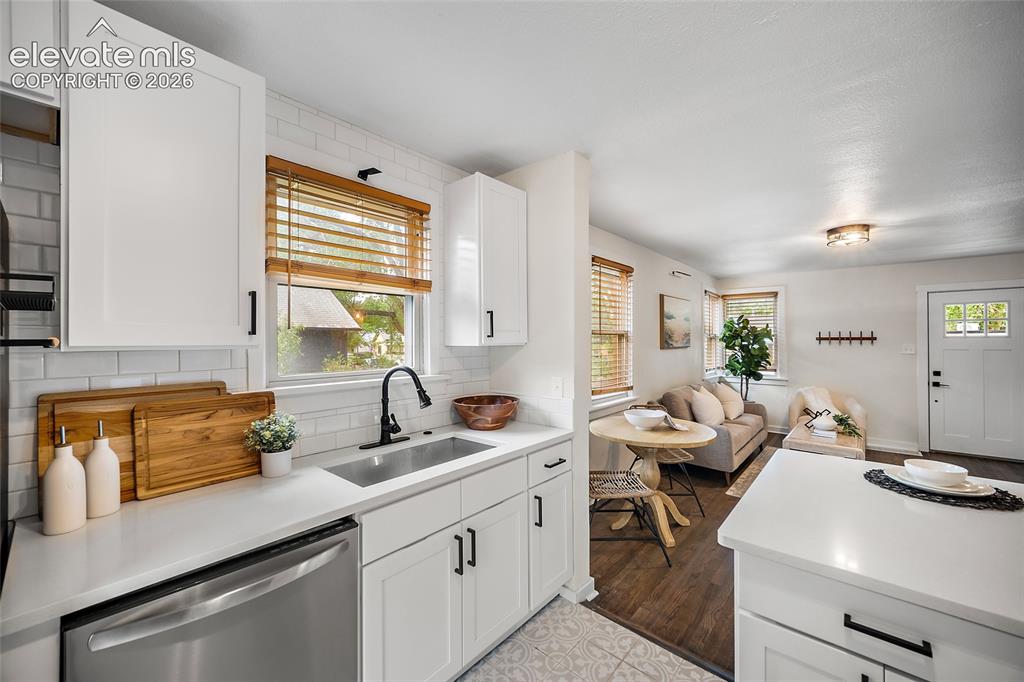 Image 7 of 30: Kitchen