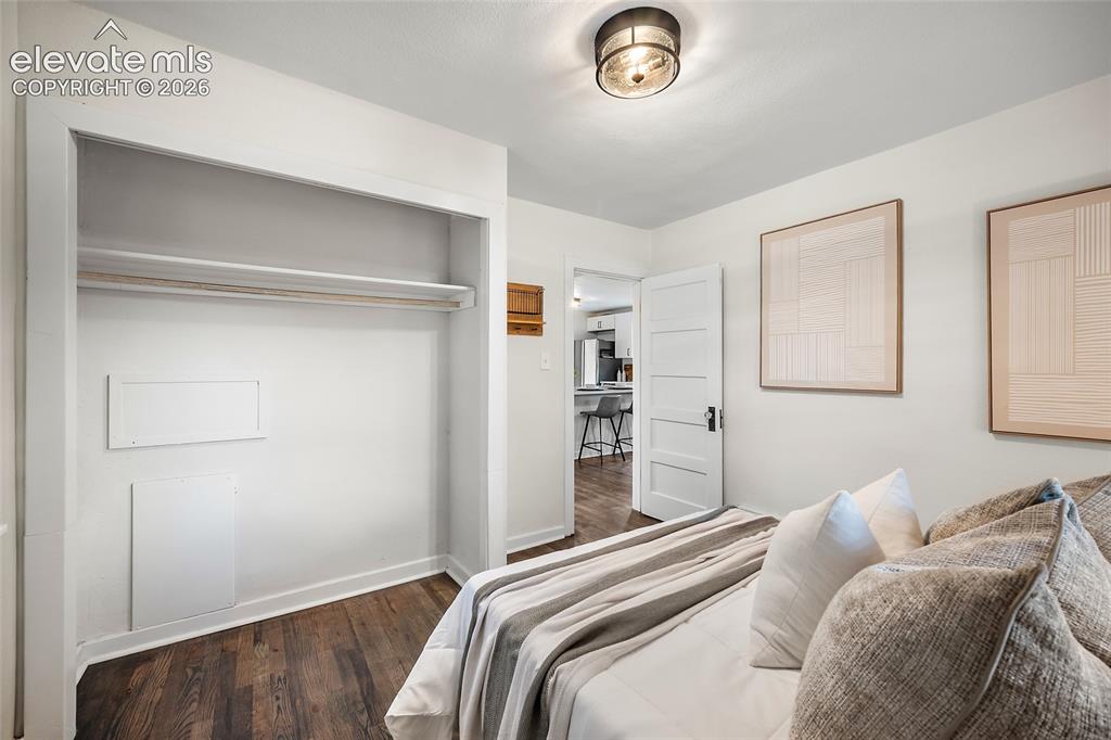 Image 9 of 30: Bedroom