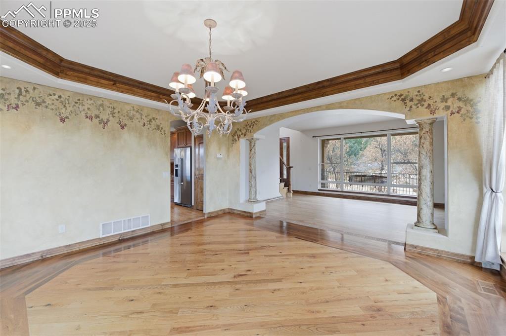 Image 12 of 50: Dining Room