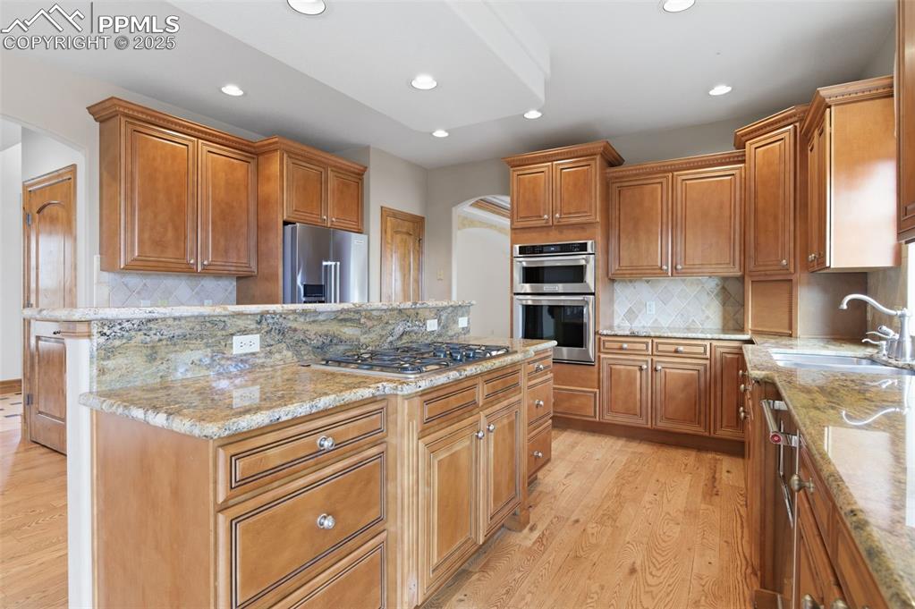 Image 20 of 50: Kitchen