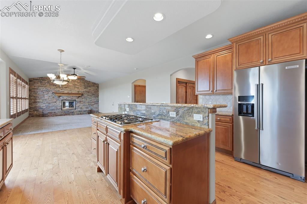 Image 23 of 50: Kitchen