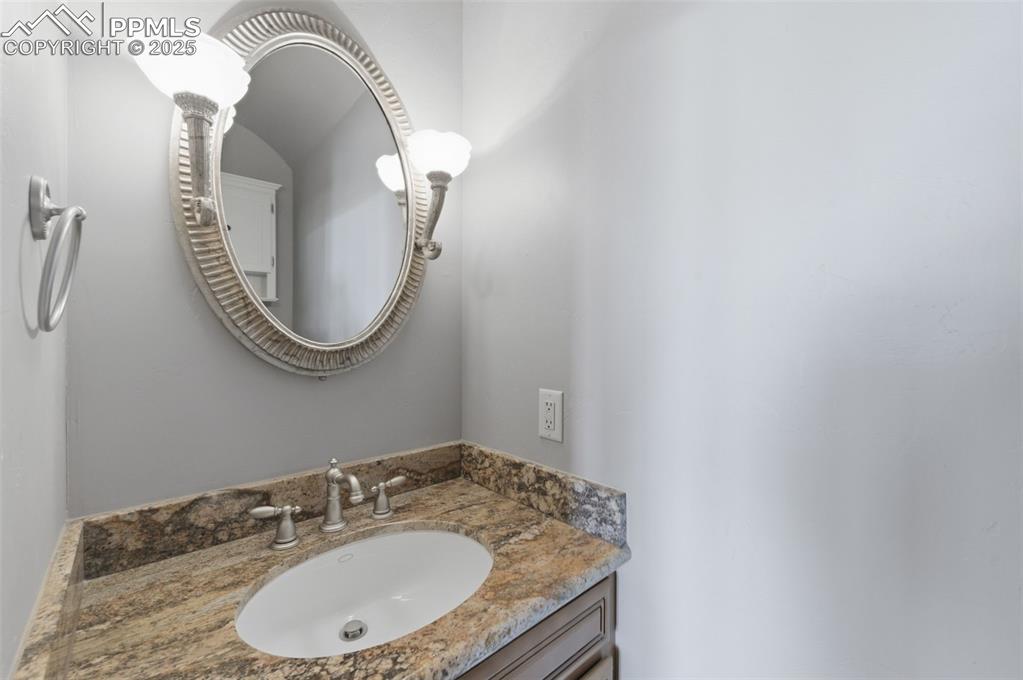 Image 24 of 50: Powder room