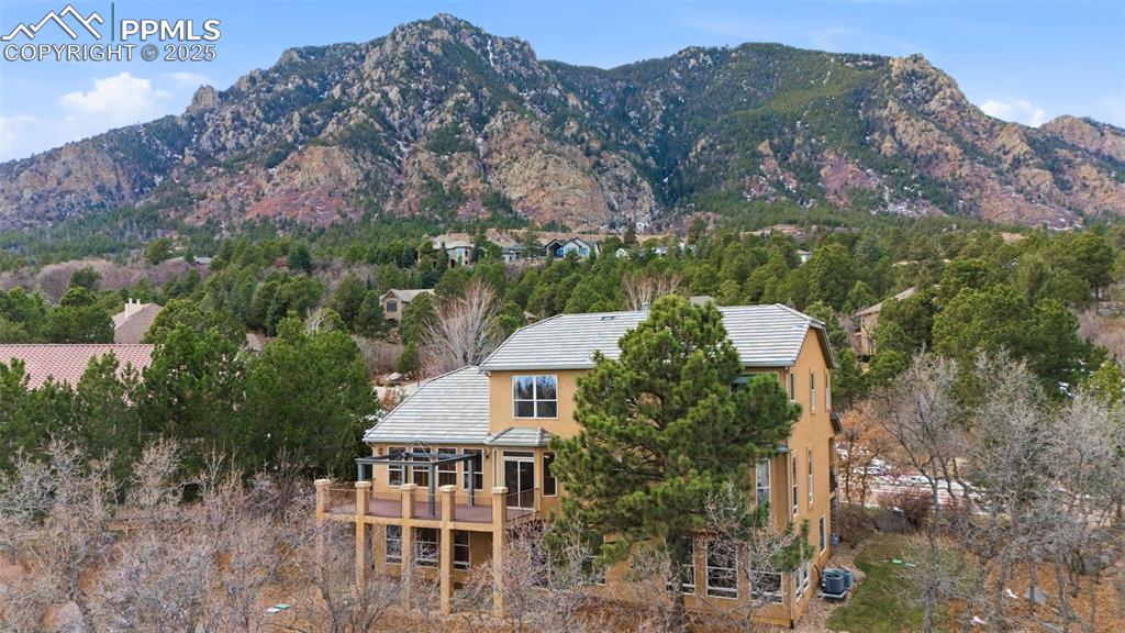 Image 3 of 50: Rear of home 