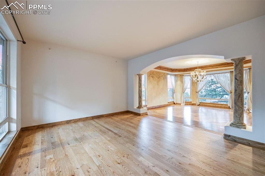 Image 9 of 50: Living Room