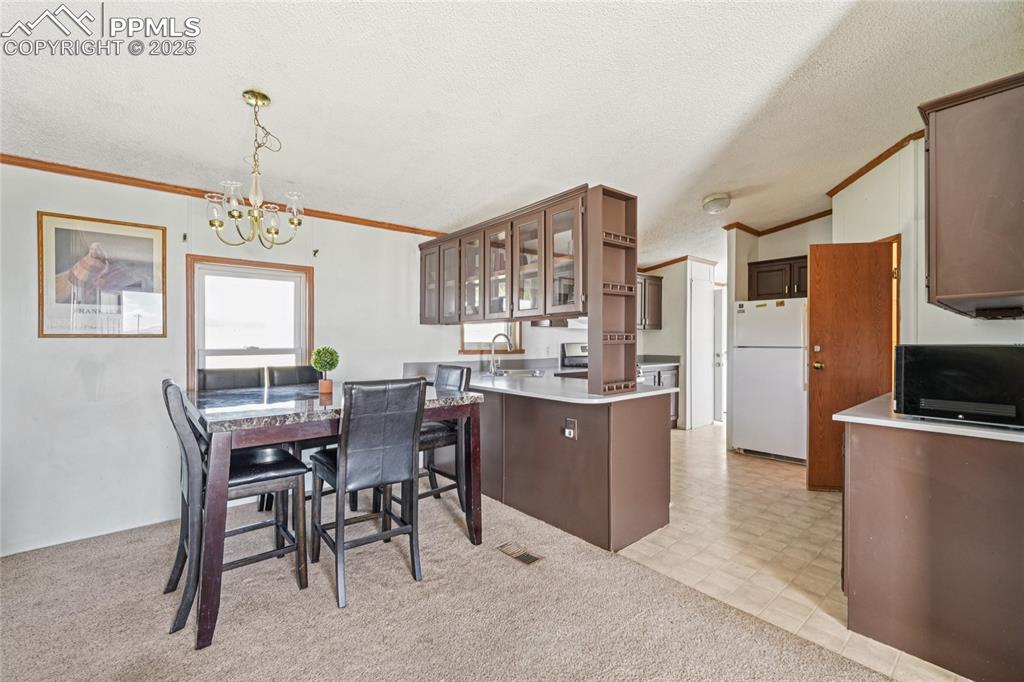 Image 10 of 39: Kitchen