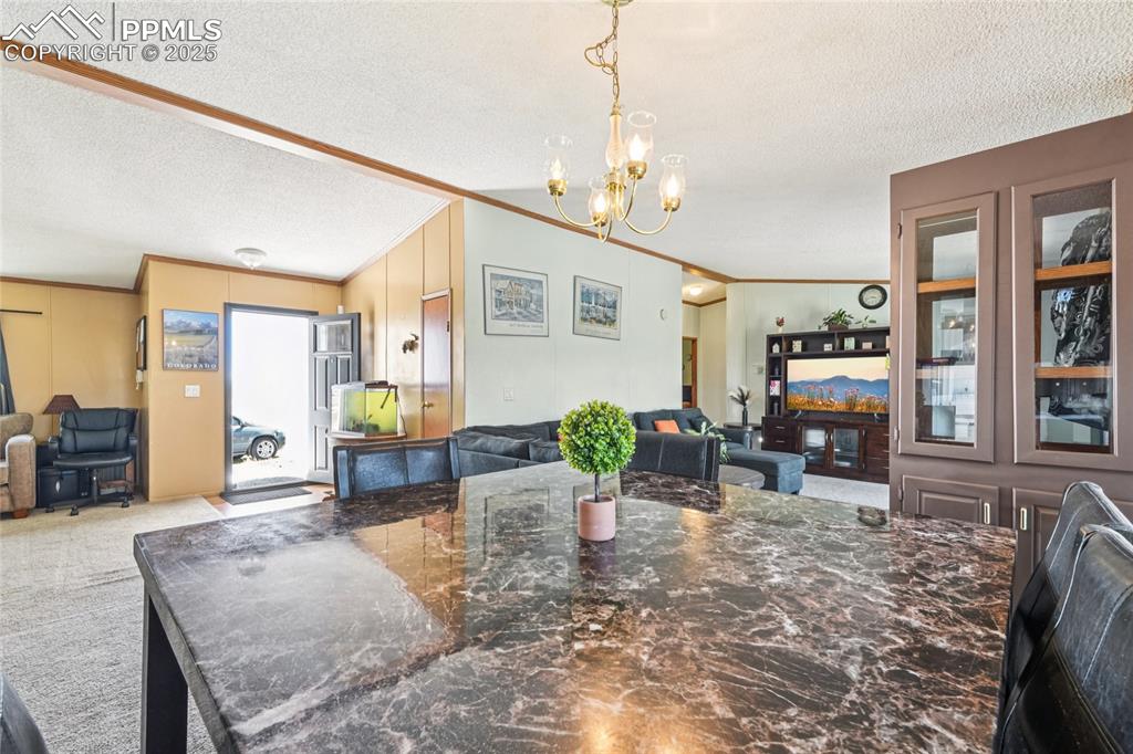 Image 13 of 39: Dining Area