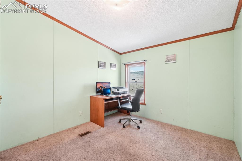 Image 24 of 39: Office