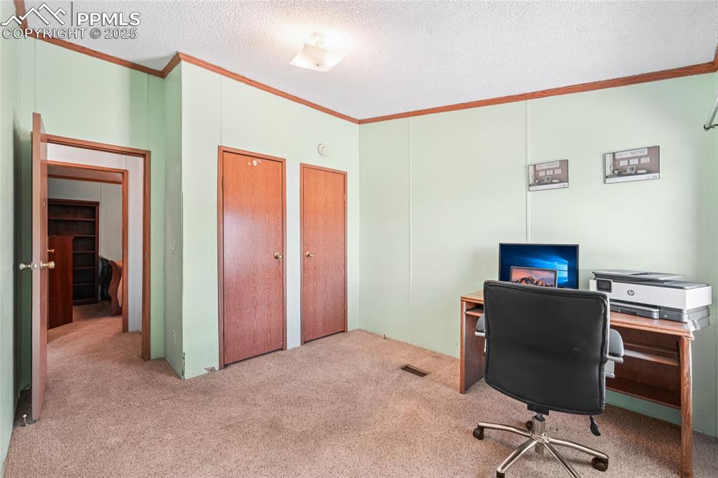 Image 25 of 39: Office