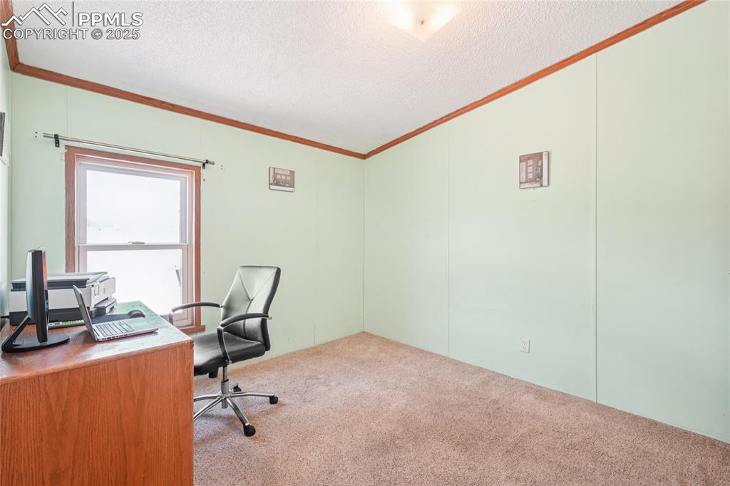 Image 26 of 39: Office